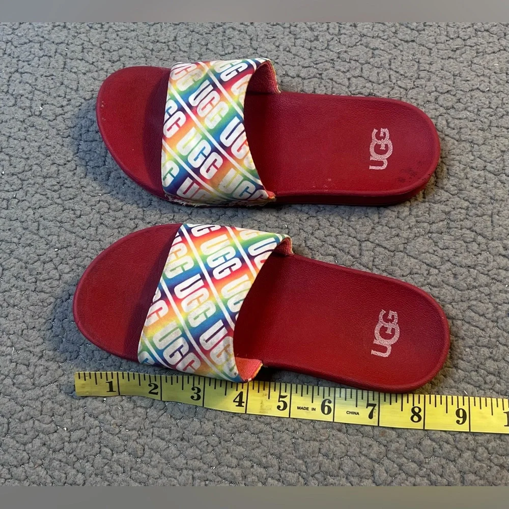 Ugg Beach Slippers Girls Size 1 Red And White‎ Logo Print